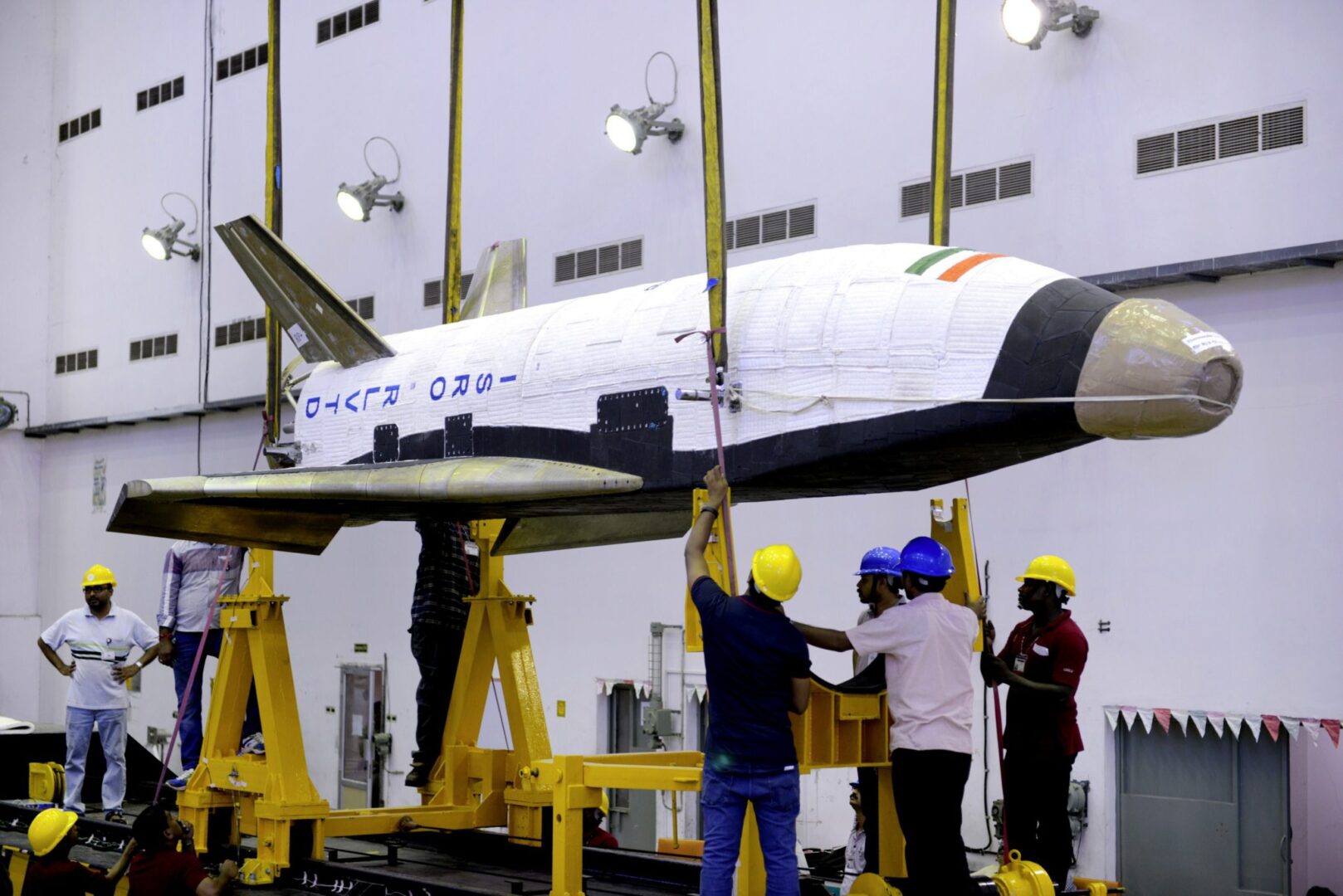 El lanzamiento del transbordador espacial de la India sorprende a todos